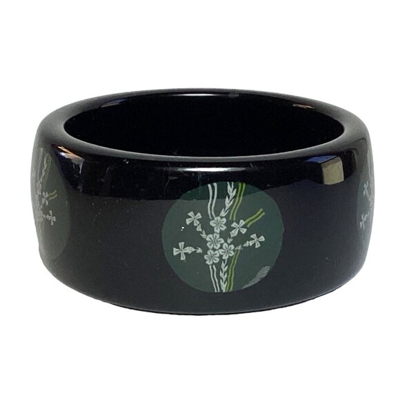 Vintage 1970s Chunky Wide Black Lucite Bangle Bracelet with Encased Floral Motif - Picture 3 of 5